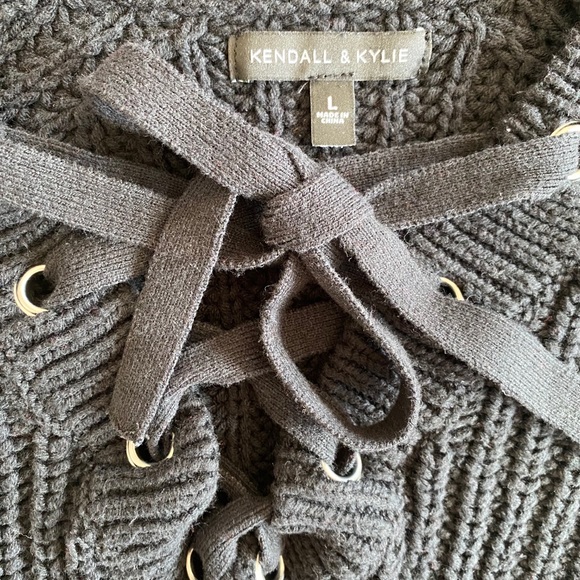 Kendall and Kylie Chunky Lace up Sweater Large - Picture 4 of 7